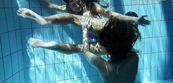  Silvie and Zhanetta underwater naked babes